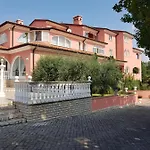 Chiara Nocleg ze śniadaniem 3*