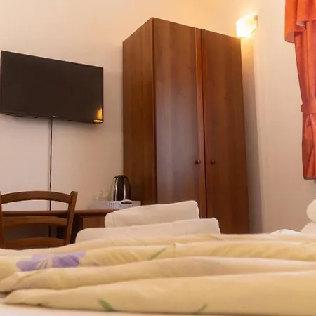 Chiara Bed and breakfast 3*